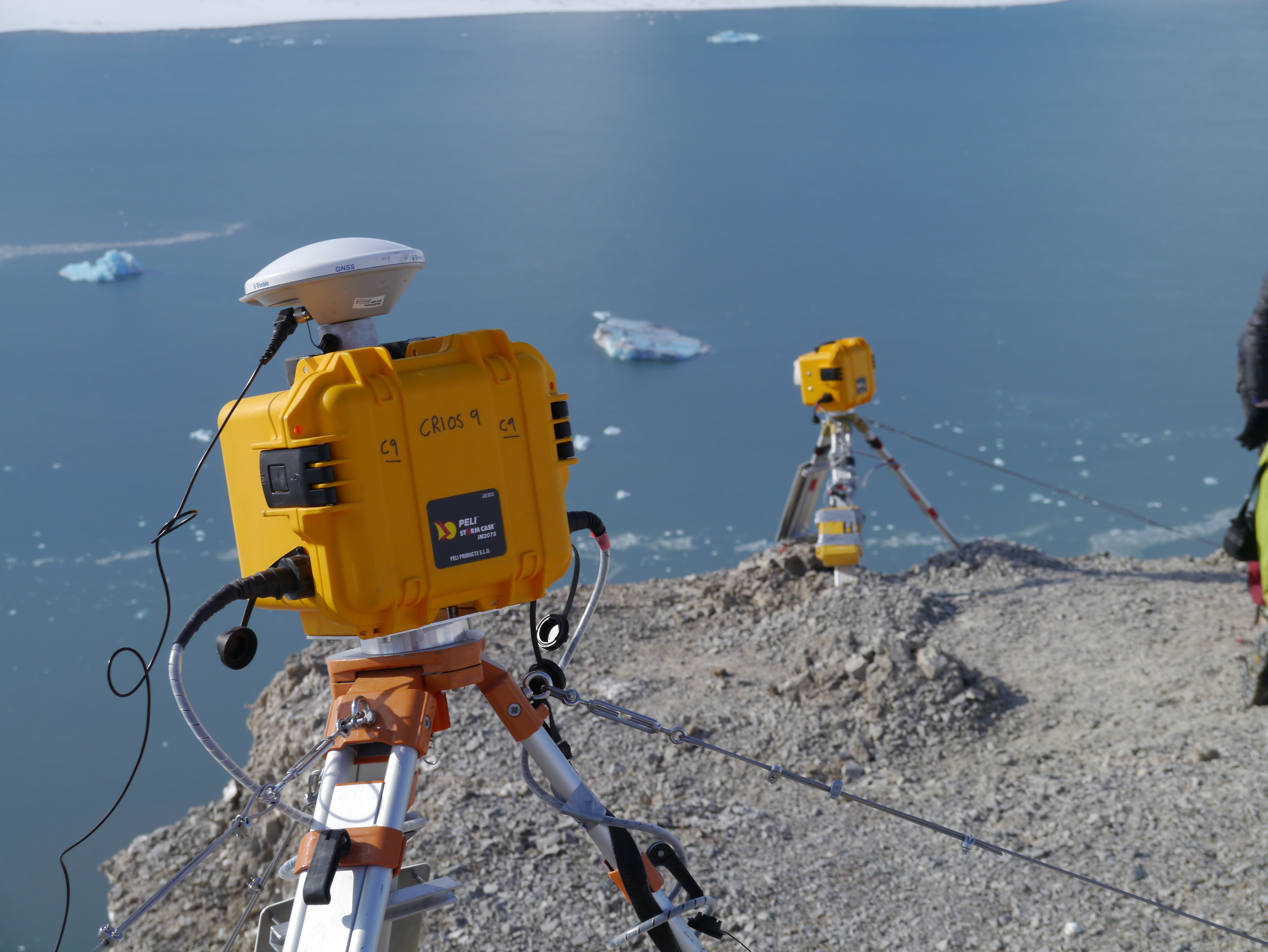 Camera sites 8a and 8b at Kronebreen, Svalbard (May 2015)
