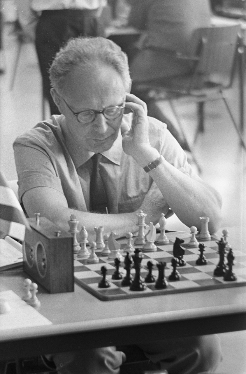 Mikhail_Botvinnik_1966.jpg