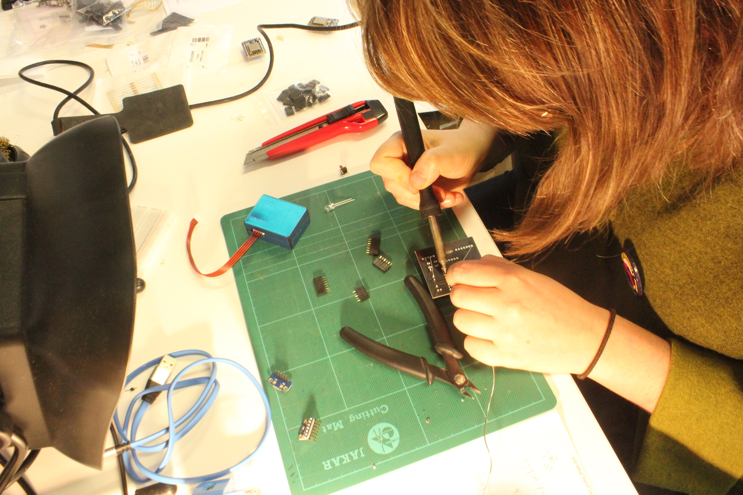 3.8_assembly_joanne_soldering_scokets.JPG