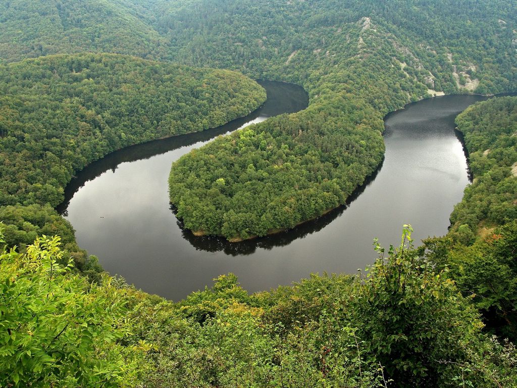 landscape_grass_river.jpg