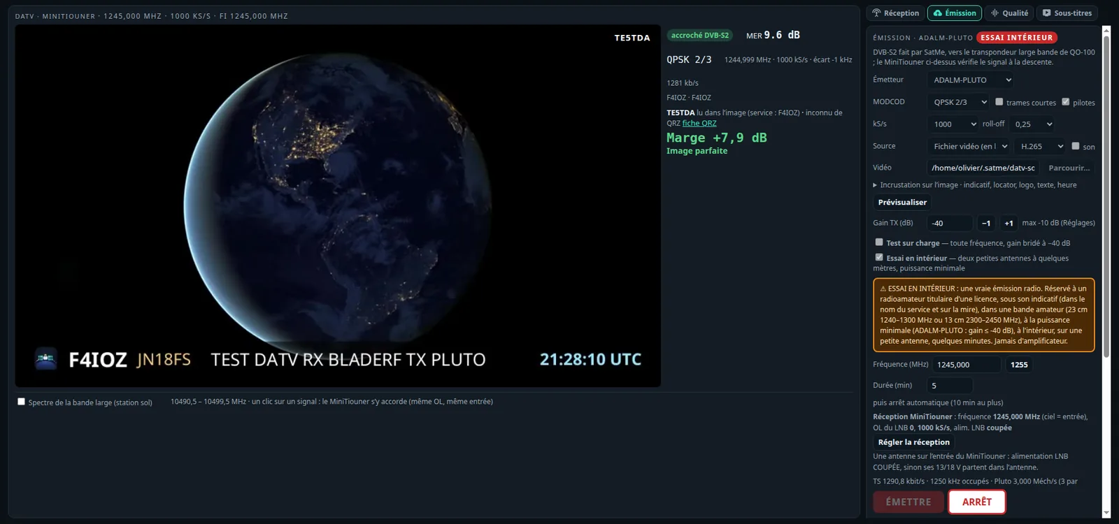 DATV, sous-onglet Émission pendant un essai en intérieur : ADALM-PLUTO, QPSK 2/3, 1000 kS/s, une vidéo en boucle en H.265, gain −40 dB, l'avertissement orange de l'essai en intérieur, les réglages du MiniTiouner pour l'essai