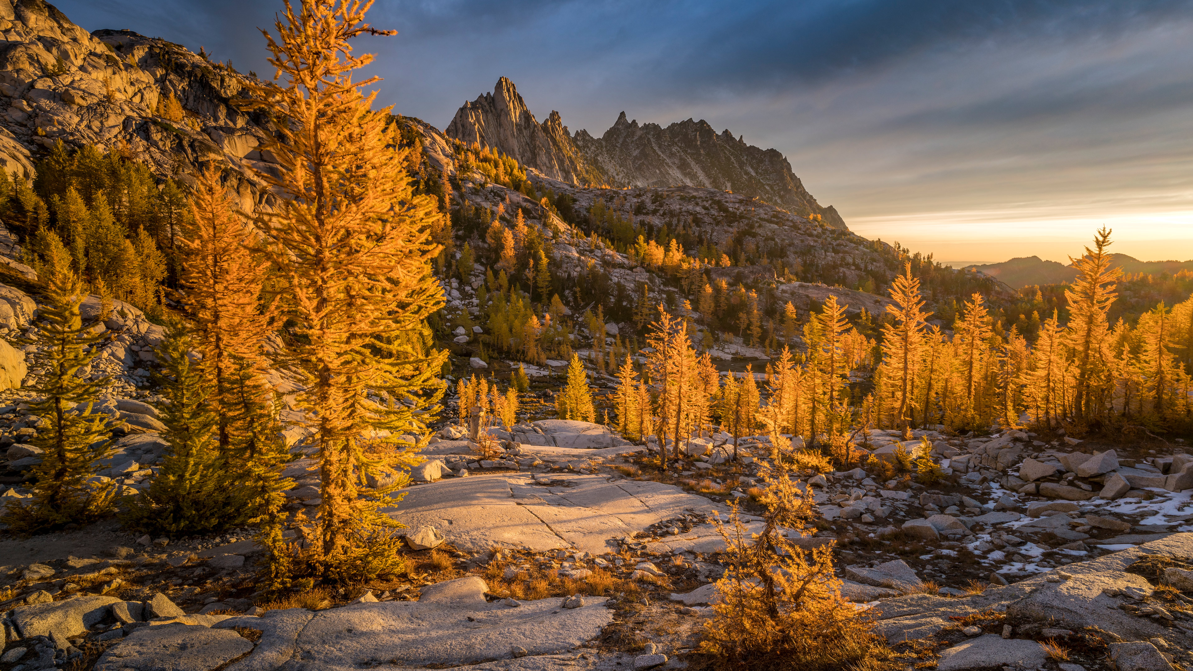 bing_2023-10-16_OHR.GoldenEnchantments_ZH-CN9686531344_UHD.jpg