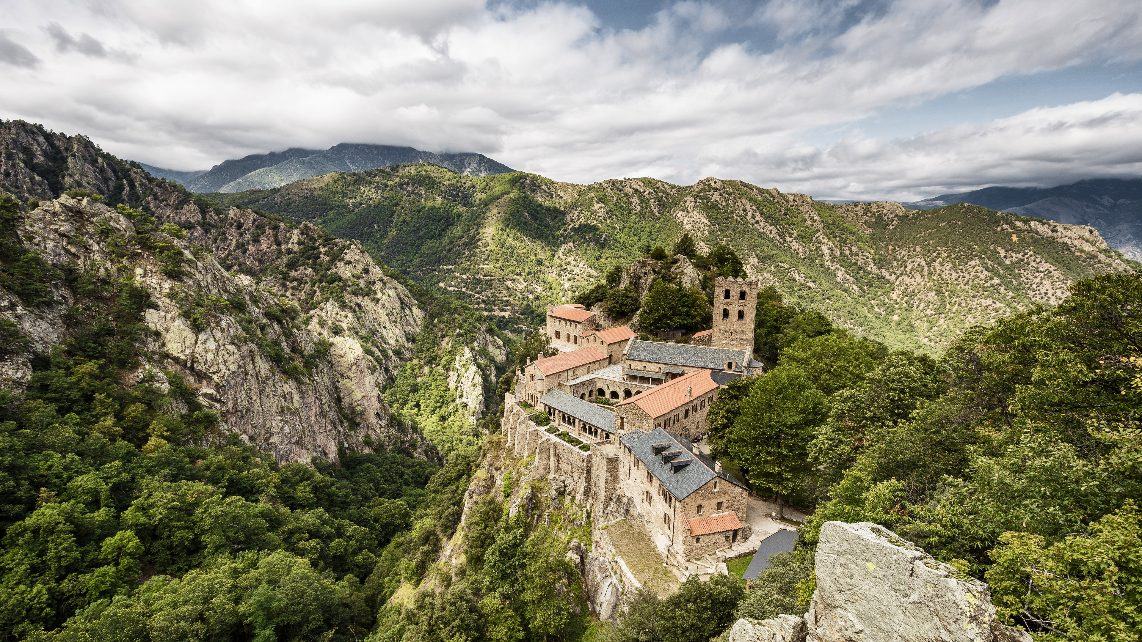 bing_2024-09-08_OHR.Canigou_ZH-CN6145410455_UHD.jpg