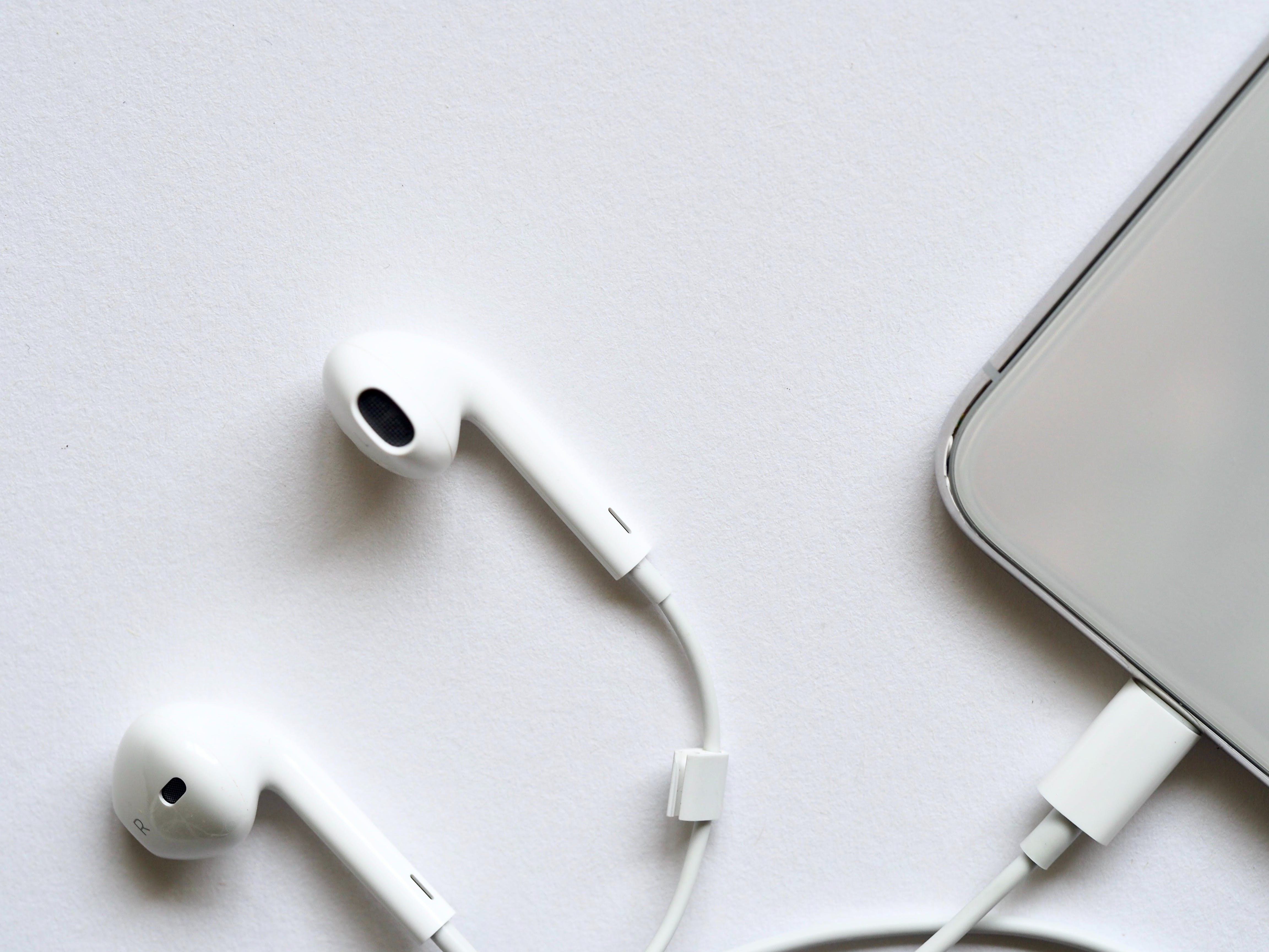 AirPods vs. Earbuds: Which is Better?