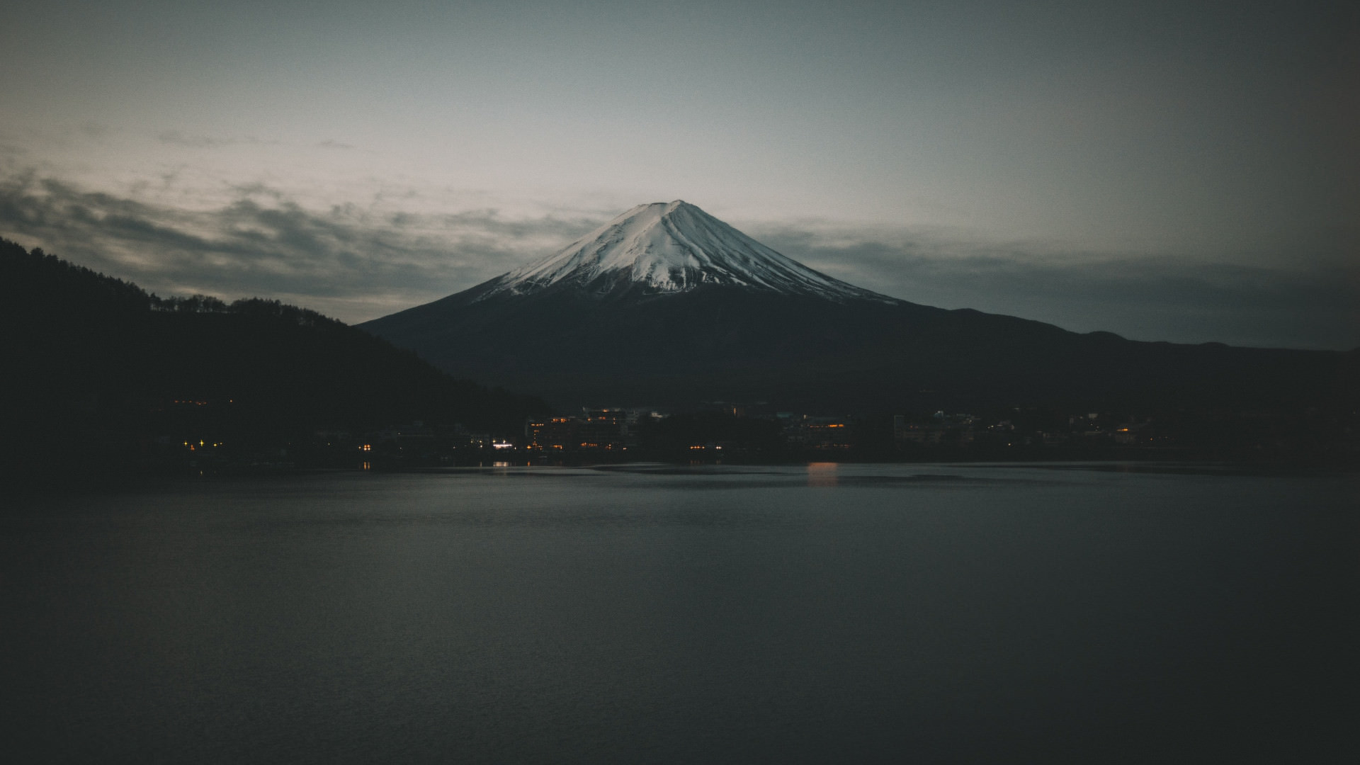 mt_fuji_clay_banks.jpg