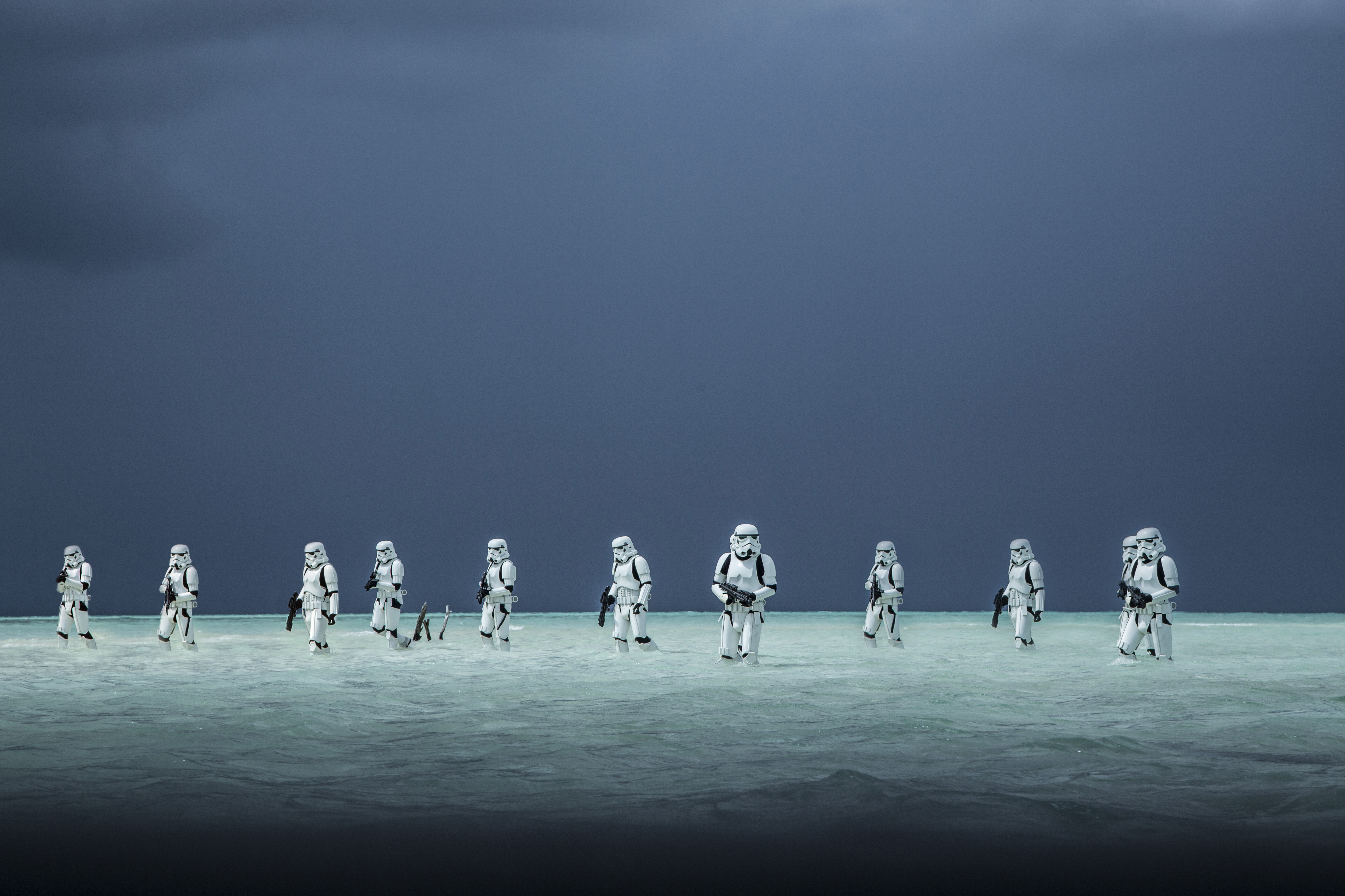 stormtroppers_in_scarif.jpg