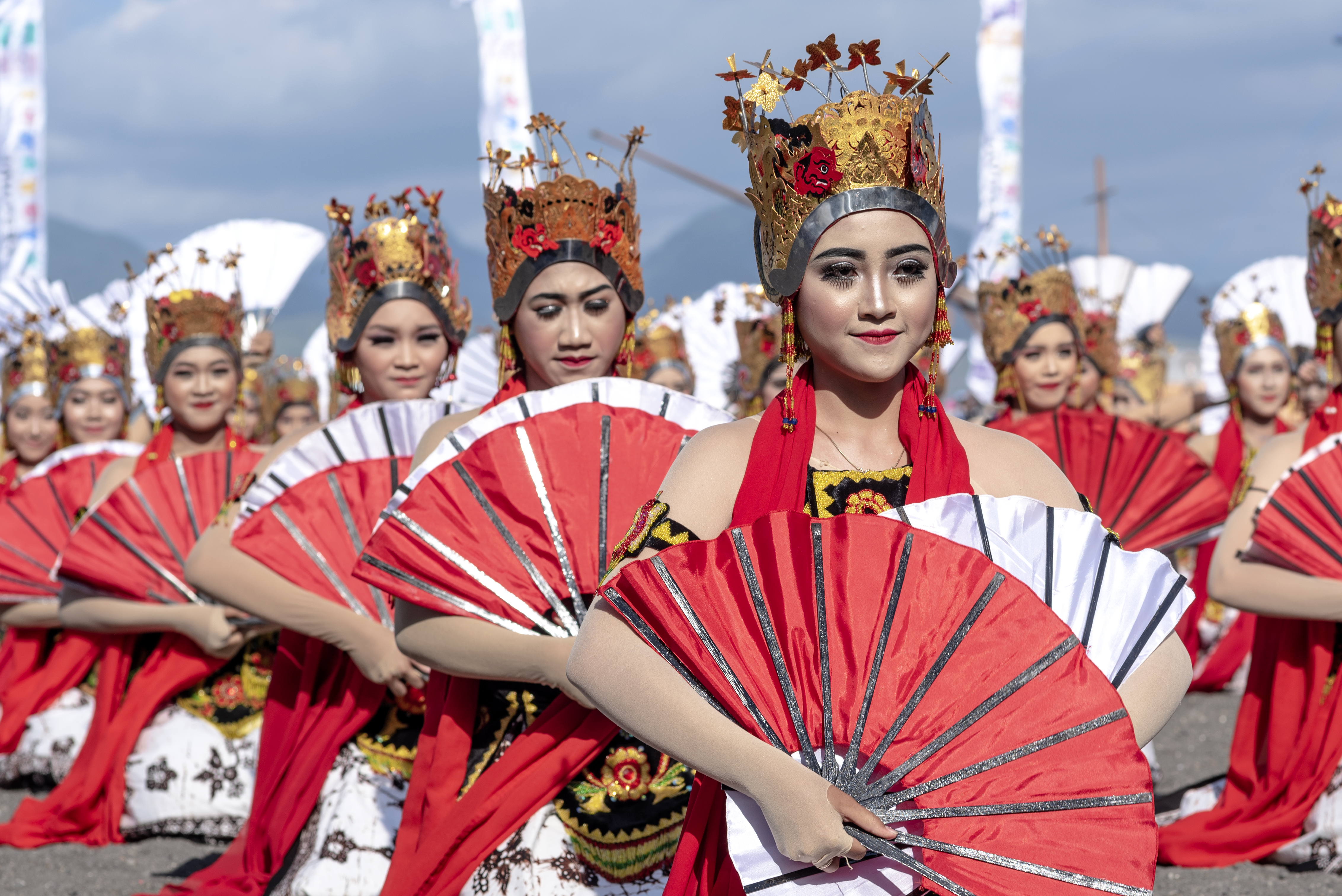 Tarian_Gandrung_sewu_03.jpg